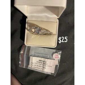 Looking Elegant Silver Ring with Zirconia